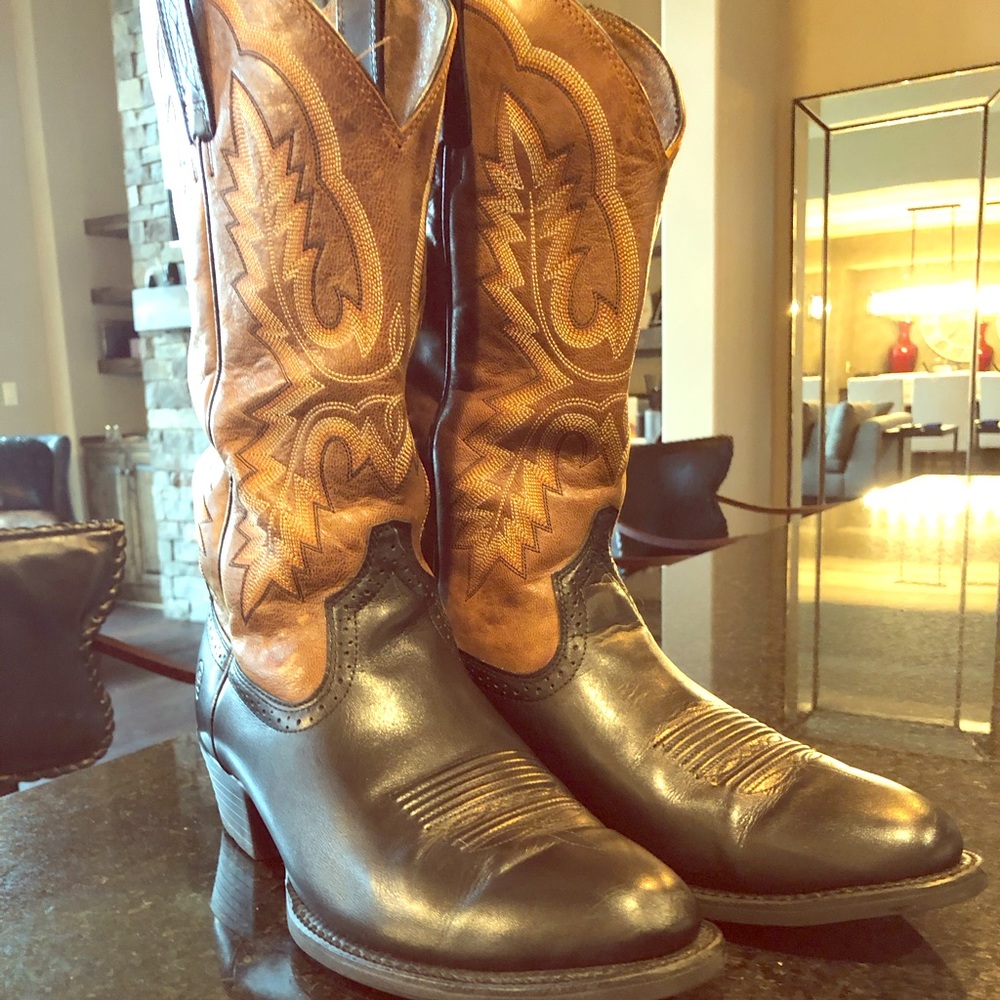 Men’s Ariat Cowboy Boots 10